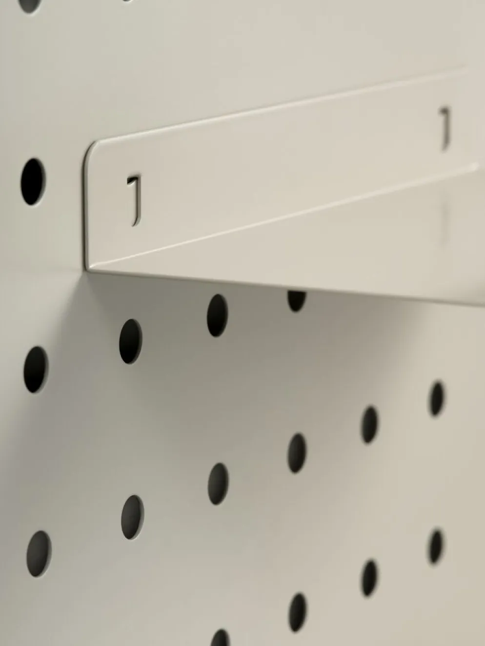 FUNDERPanneau perforé FUNDER 52x42 a/accessoires beige