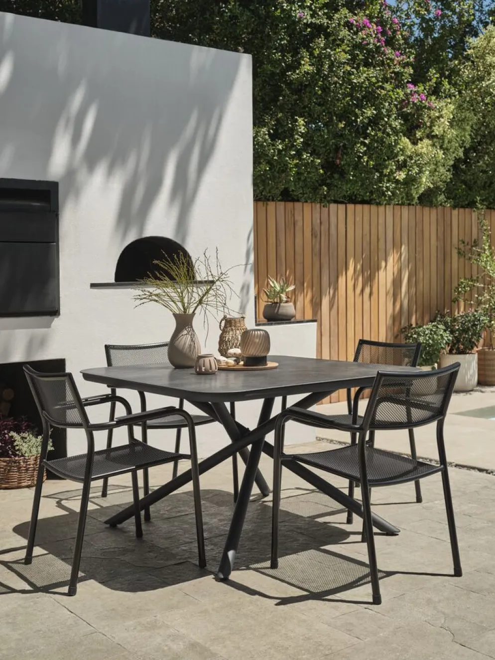 GOTHENBURG + HEMSEDALGOTHENBURG L120 table gris + 4 HEMSEDAL chaises noir