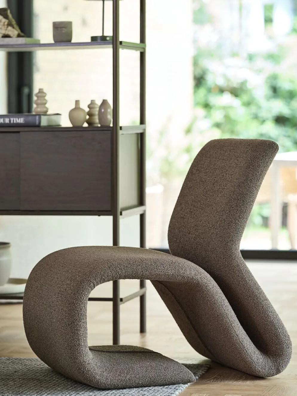 GULDBJERGFauteuil lounge GULDBJERG tissu sable foncé