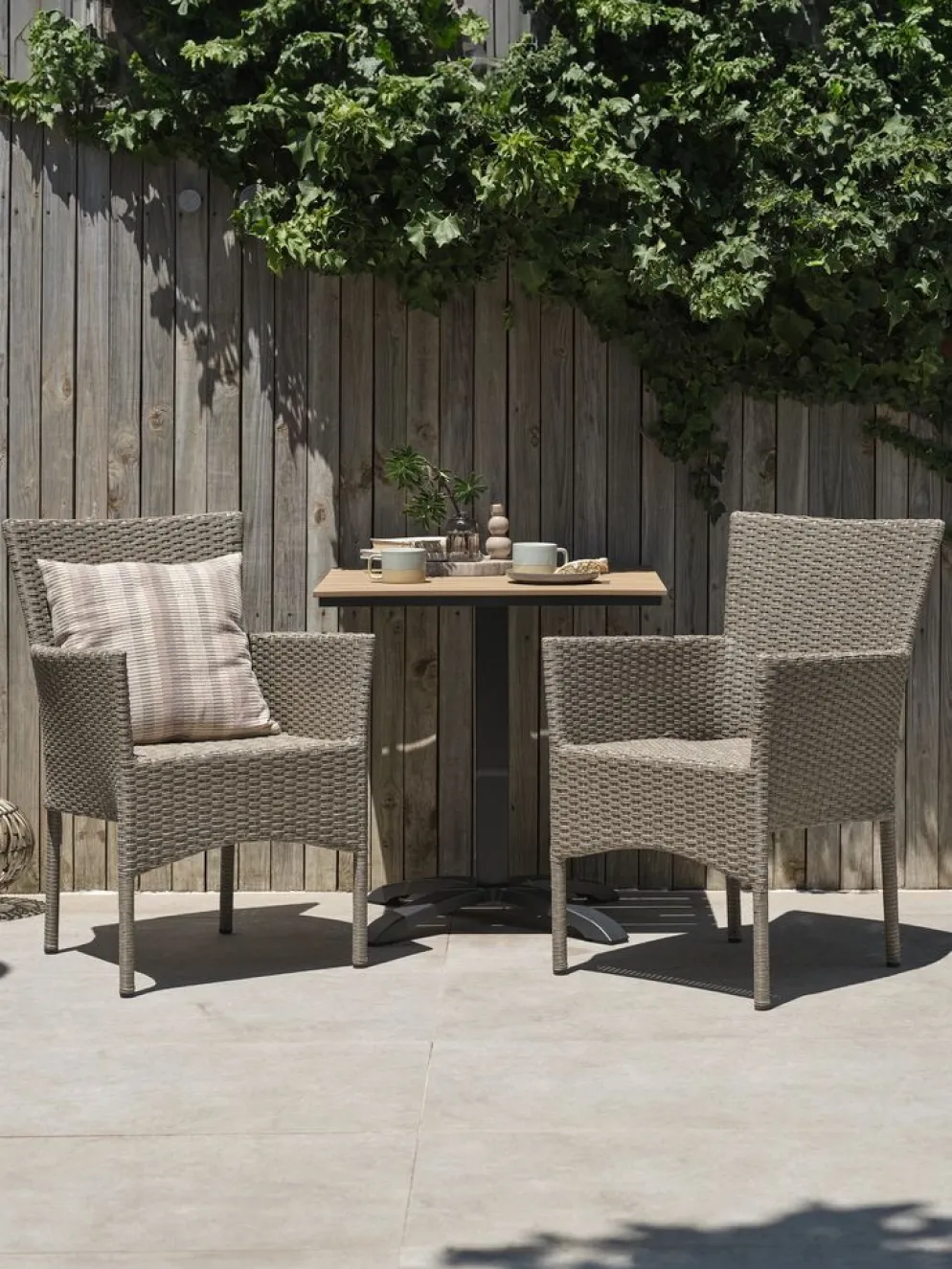HOBRO + AIDTHOBRO L70 table + 2 AIDT chair naturel