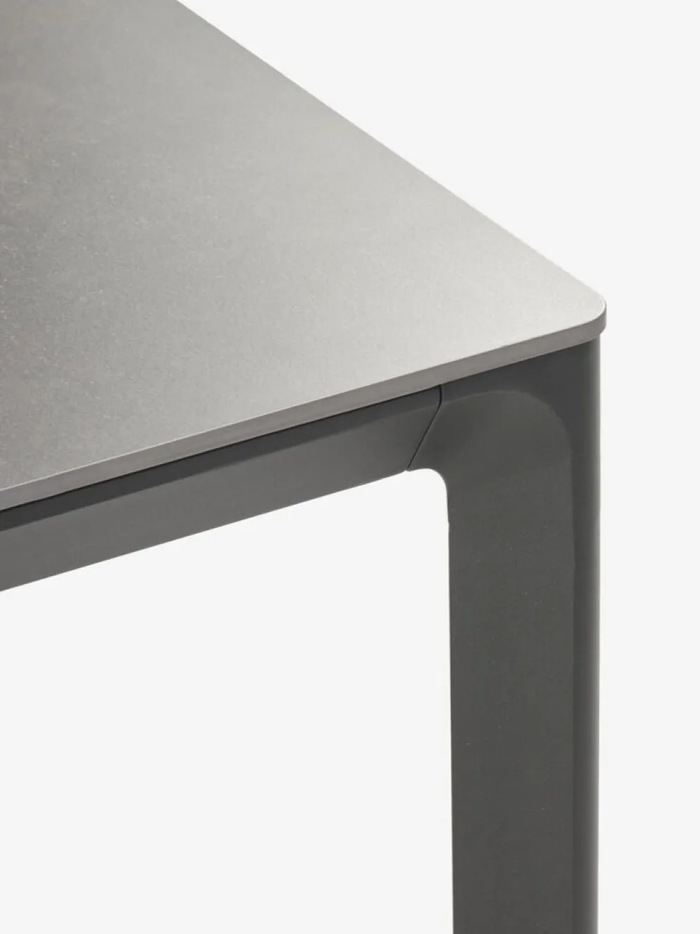 KUMLA + TAGMARKKUMLA L200 table gris + 4 TAGMARK chaises noir