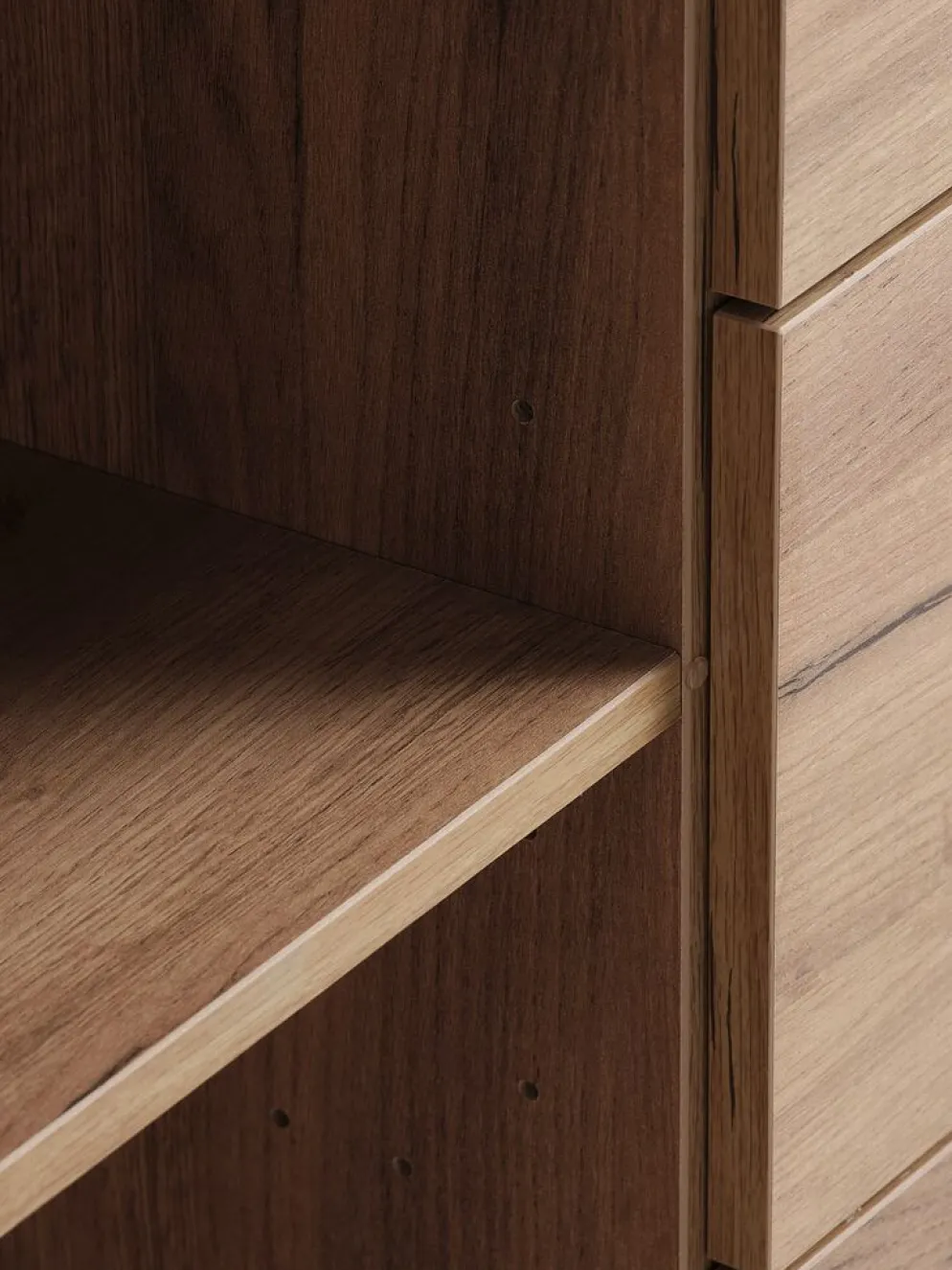 LINTRUPBuffet LINTRUP 2 portes 3 tiroirs coloris chêne naturel