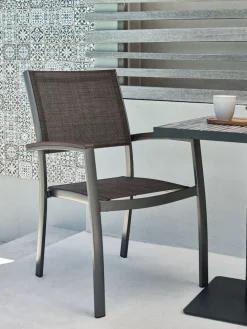 MADERNEChaise empilable MADERNE gris