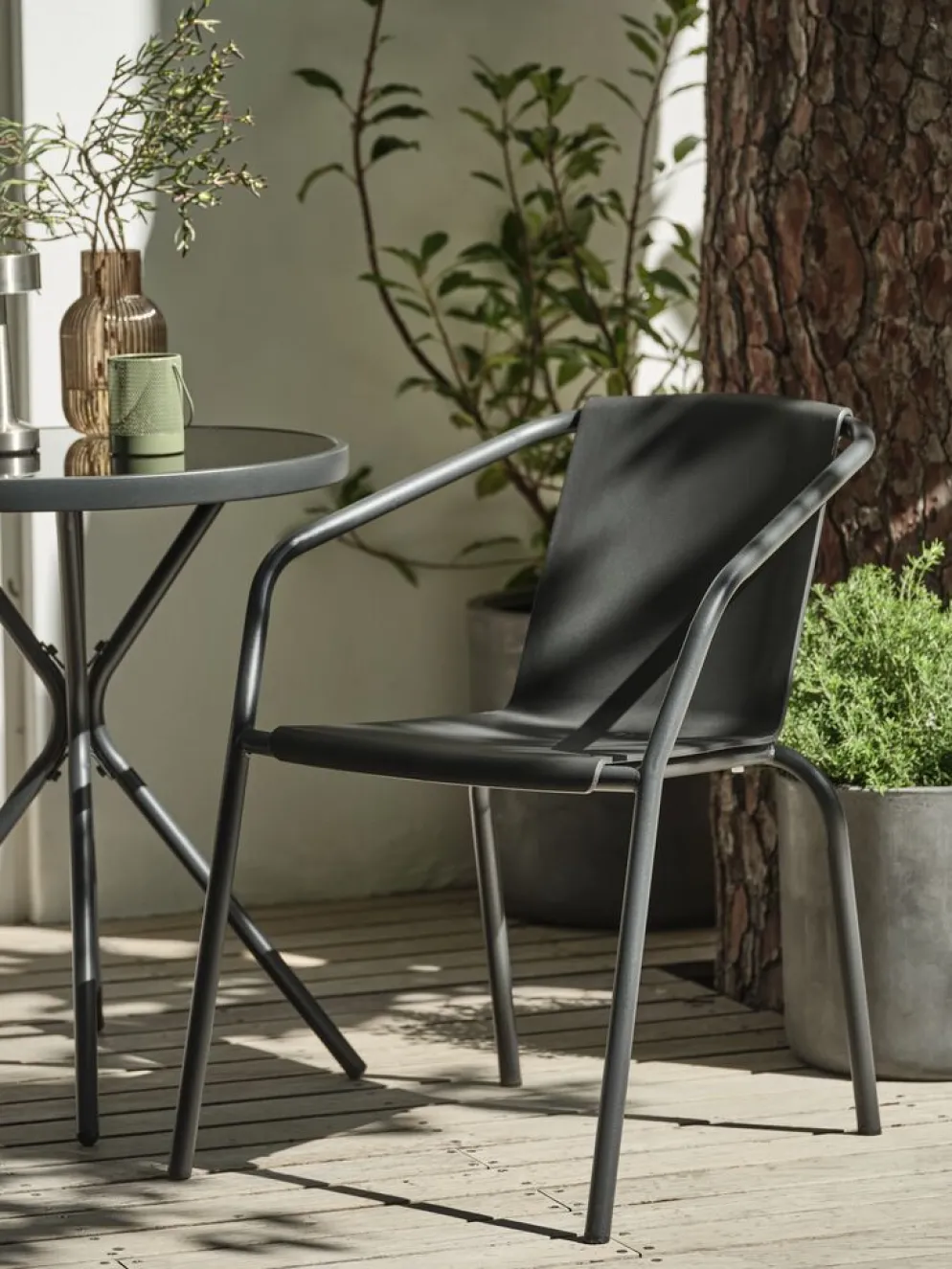 MODUMChaise empilable MODUM noir