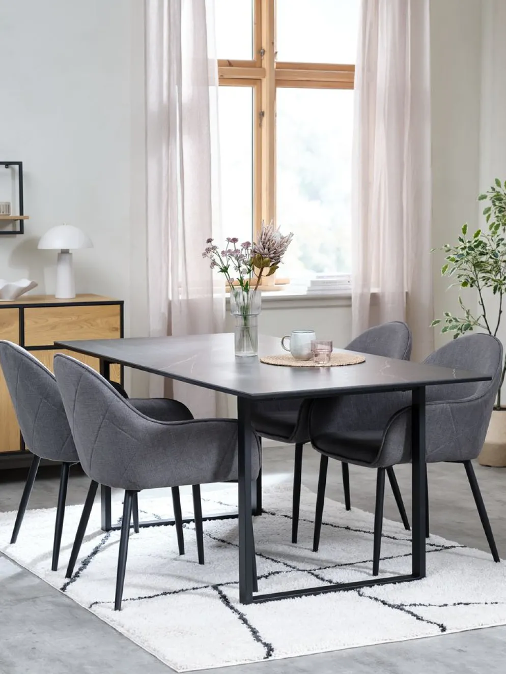 MOSELUND + SABROMOSELUND L180 table céramique + 4 SABRO chaises gris/noir