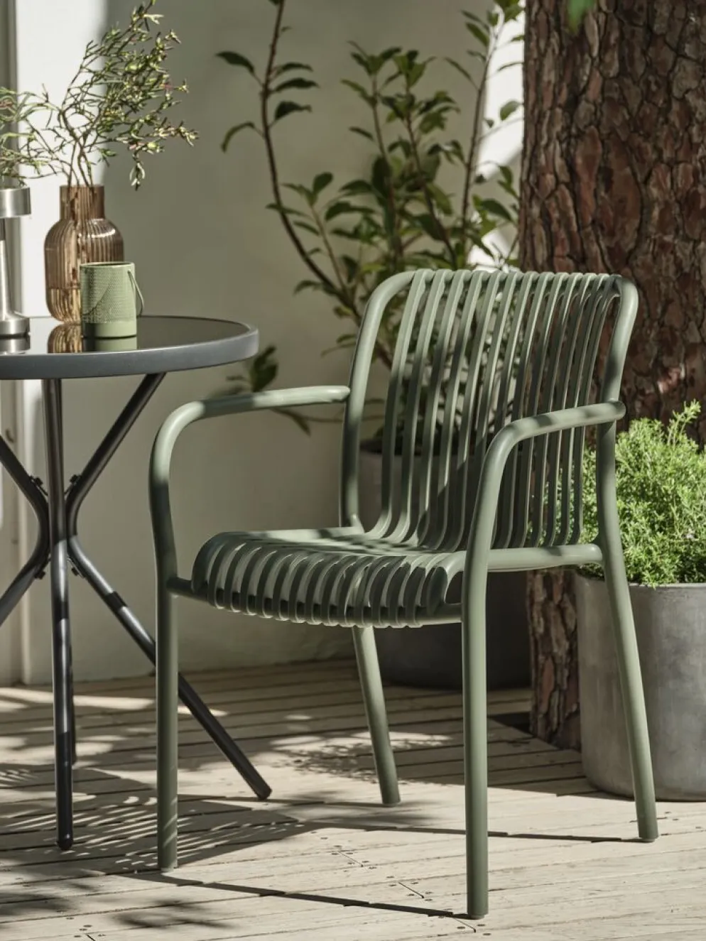 NABBENChaise empilable NABBEN vert olive
