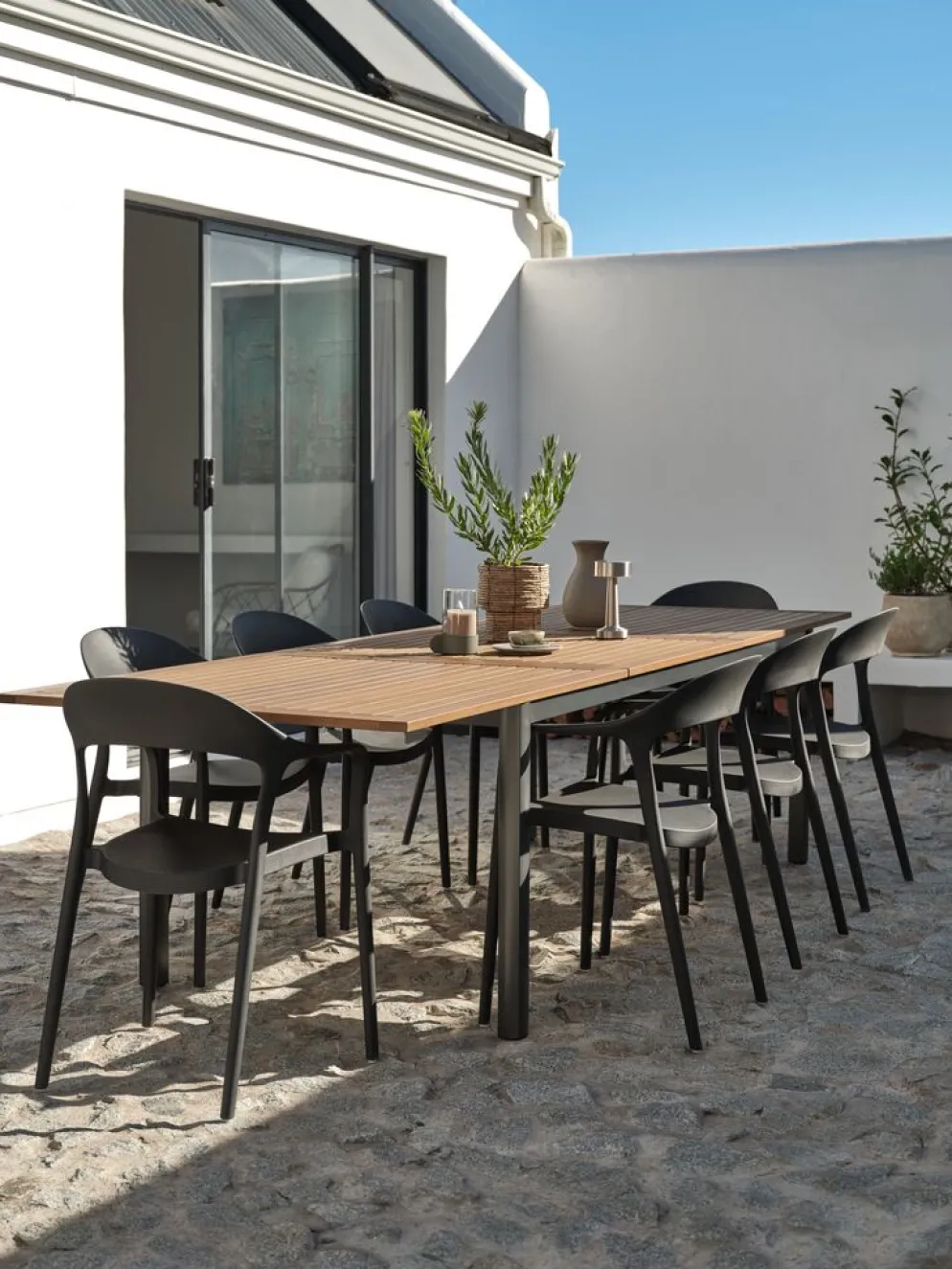 NANNESTADChaise empilable NANNESTAD gris foncé