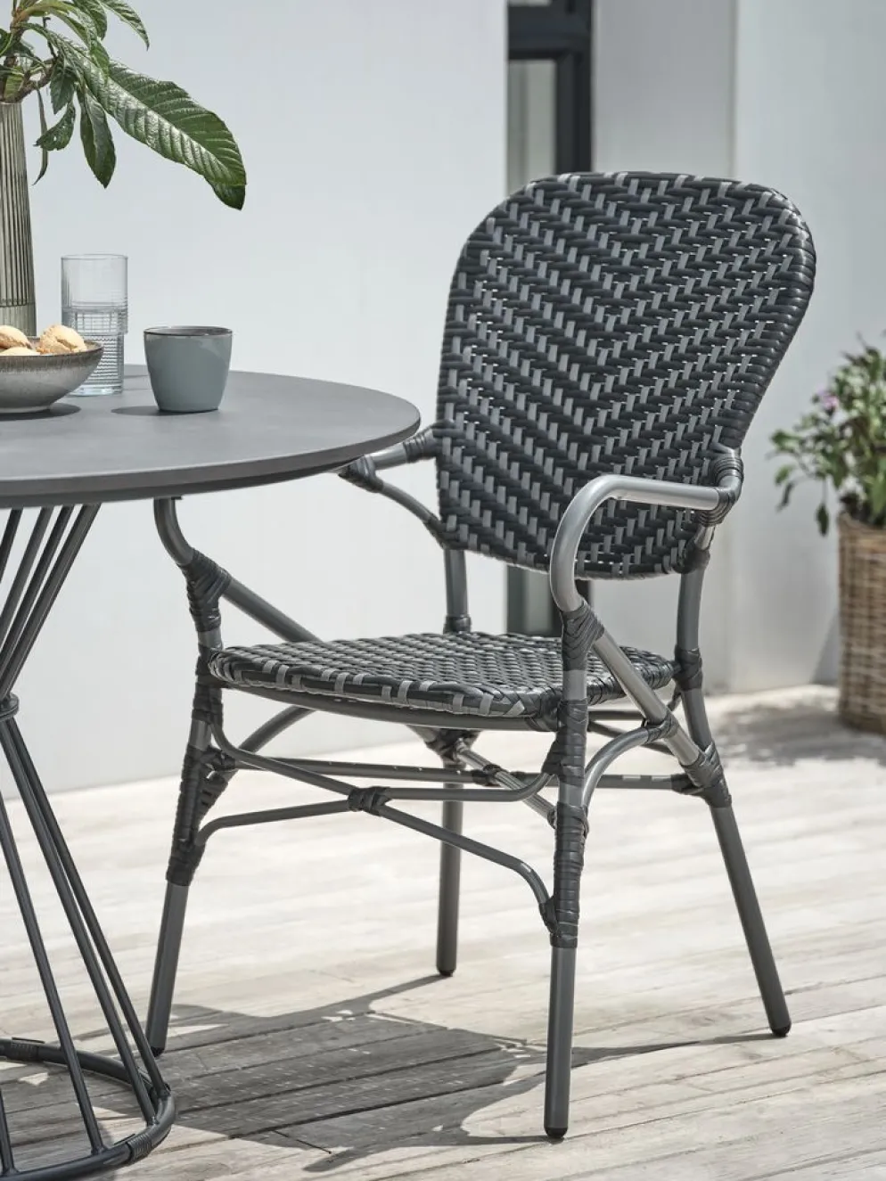 SAKSBORGChaise empilable SAKSBORG gris