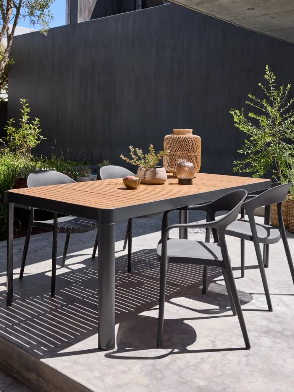 SIRDAL + NANNESTADSIRDAL L211 table eucalyptus + 4 NANNESTAD chaises
