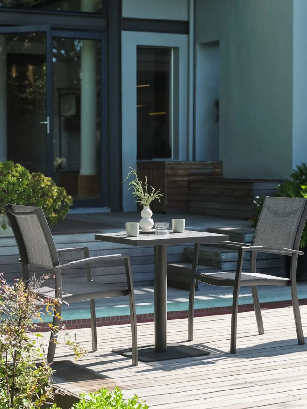STENUNGSUND + STRANDBYSTENUNGSUND L60 table + 2 STRANDBY chaises gris
