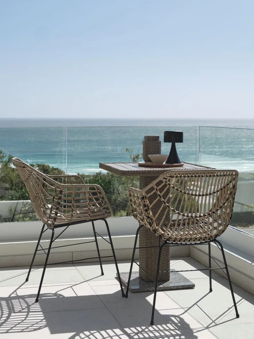 THY + ILDERHUSETHY L60 table + 2 ILDERHUSE chaises naturel