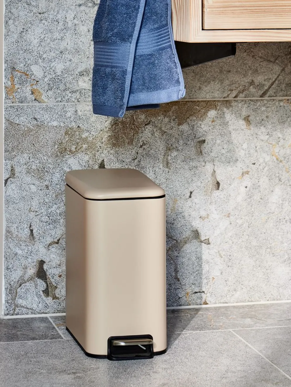ULLATTIPoubelle à pédale ULLATTI 5L a/fermeture silencieuse beige
